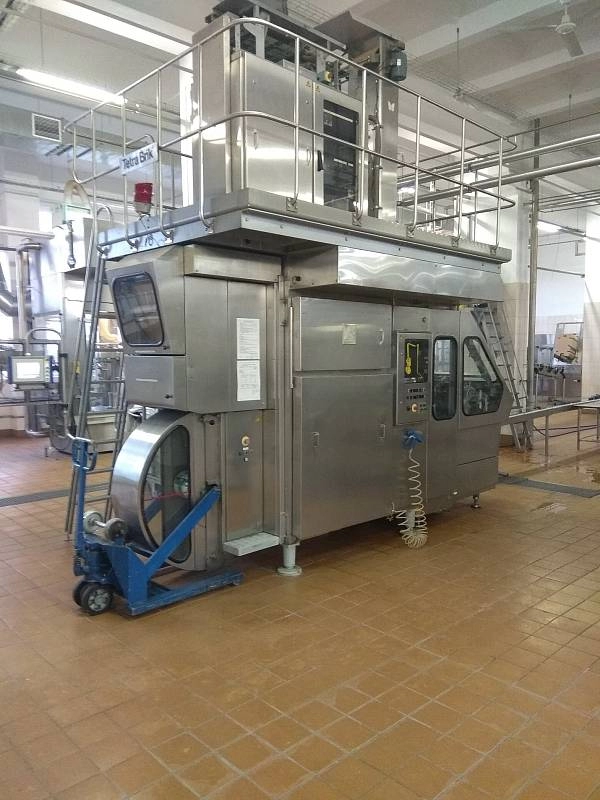 Автомат розлива в упаковку Tetra Brik